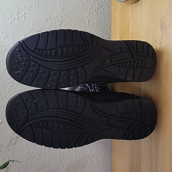 NWOT Totes Ankle Boots - Picture 5 of 5